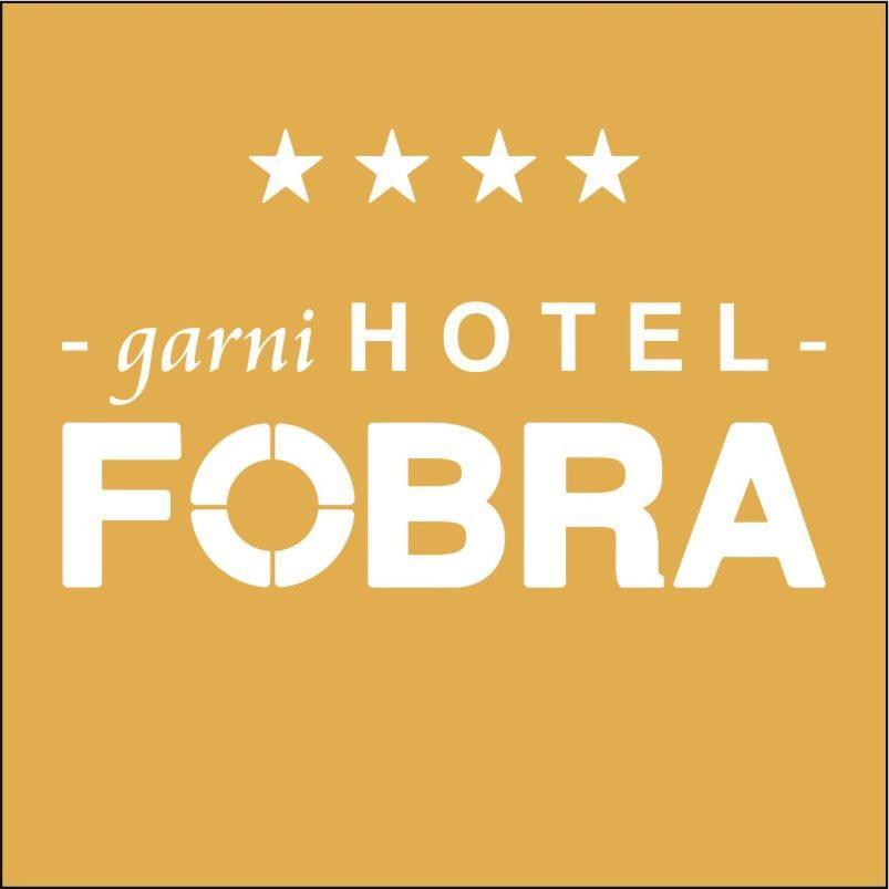 Hotel Fobra ポドゴリツァ エクステリア 写真
